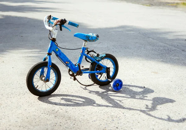 Old children's bicycle — Stock Photo, Image