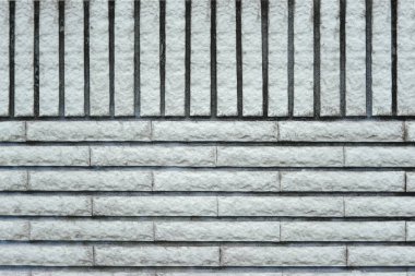 Gri granit fayans. Cephe dekorasyon. Sokakta