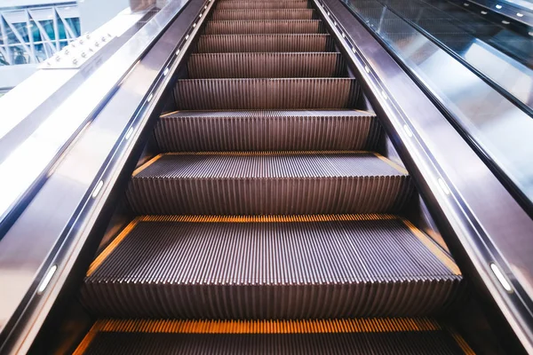 Stegen i rulltrappan — Stockfoto