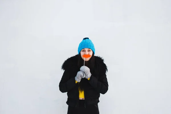 Happy girl smiling, waving, knitted hat, mittens, yellow sweater — Stock Photo, Image