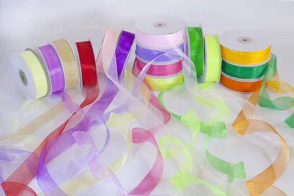 Ribbon gulung dalam berbagai warna — Stok Foto