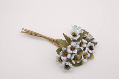 Suni dekoratif küçük buket