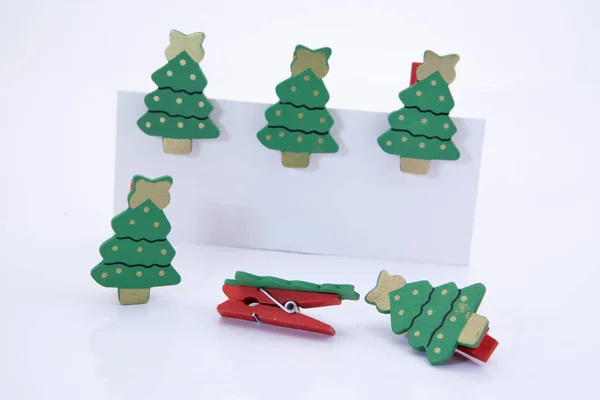 Dekorative Wäscheklammern für den Weihnachtsbaum — Stockfoto