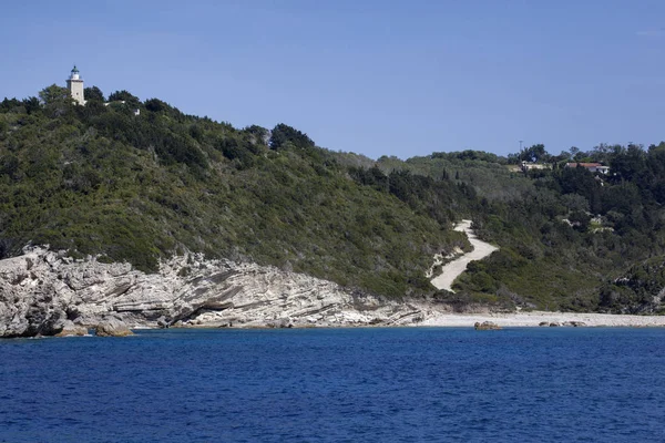 Lakka 湾、パクシ島、ギリシャの灯台 — ストック写真