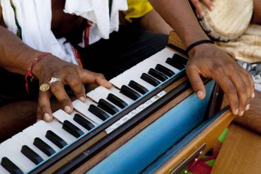 Kirtan harmonyum enstrüman