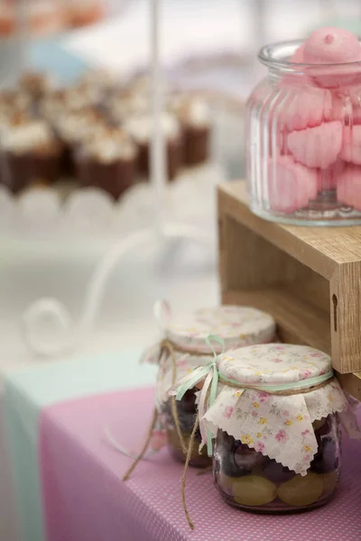 Comida de dedo doce em festa buffet — Fotografia de Stock