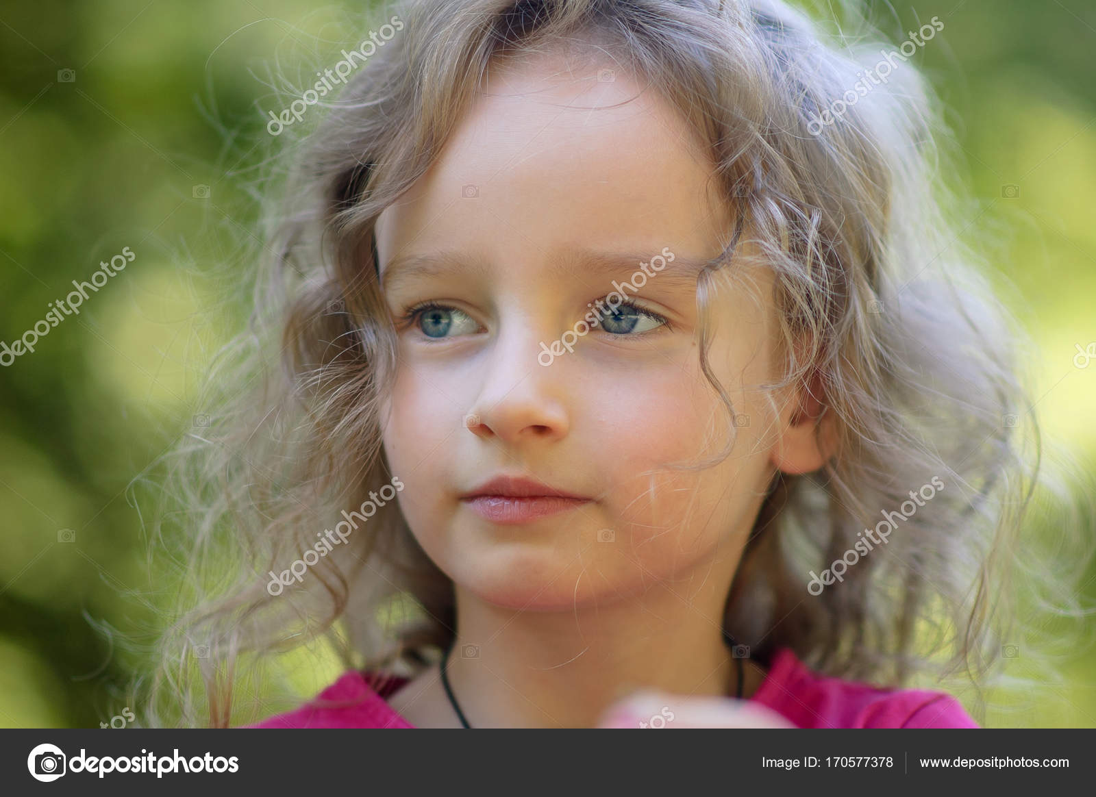Piccola ragazza grandi