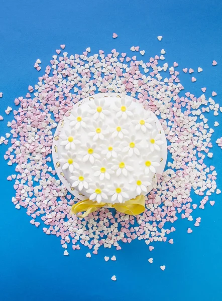 Daisy cream cake — Stock Photo, Image