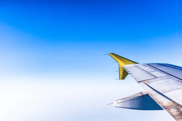 Clear Blue Soft Sky Airplane Wing Window — Stock Photo, Image