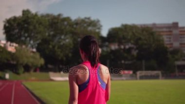 Asya Çin ağır çekimde yürürken Runner