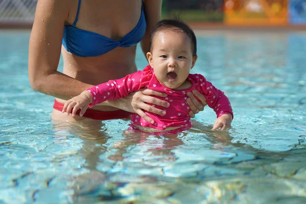 Asian Chinese Woman Young Baby Swimming Pool Slow Motion — Stock Photo, Image