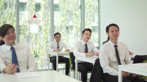 Ασιάτες Κινέζοι Φοιτητές Στην Εταιρική Σχολική Τάξη — Αρχείο Βίντεο