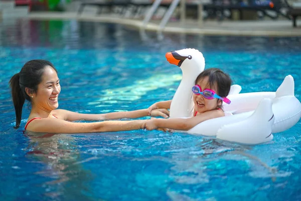 Asian Chinese Mother Spending Time Daughter Swimming Pool — Stock Photo, Image