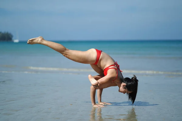 Asian Chinese Woman Various Yoga Poses Beach Blue Water — Stock Photo, Image