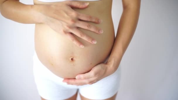 Asiática China Embarazada Mujer Holding Tocando Vientre — Vídeos de Stock