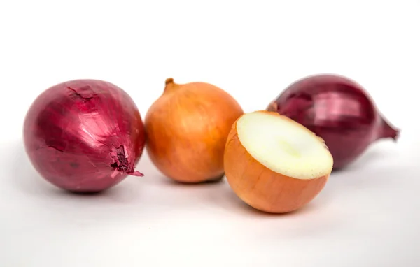 Red and orange onion on the table — Stock Photo, Image