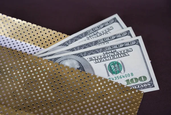 para: bir kaç dolar