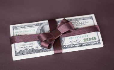 para: bir kaç dolar