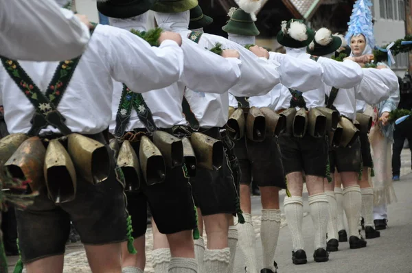 Gruppe Von Mnnern Beim Fasnacht Umzug Mittenwaldban — Stock Fotó