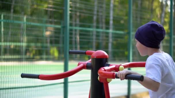 Red-haired boy doing sports exercises on the street — 비디오