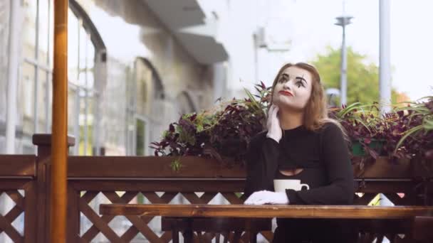 Two happy mime on a date in the cafe. Happy man giving a flower to his girlfriend — 图库视频影像