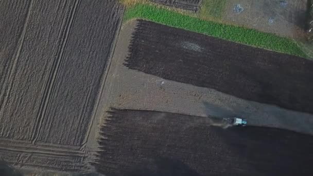 Aerial view of the final agricultural operations of the old tractor on the field in Russia — Stockvideo