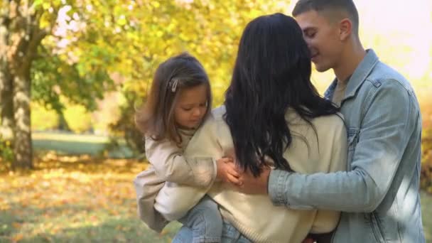 Happy family in autumn park. Happy family concept. Fall — Stock Video