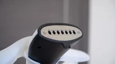 Odada buhar demiri var. Ütü hazırlığı