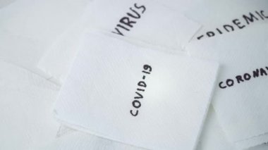 Tuvalet kağıdı ve metin covid-19. Covid-19 Konsepti
