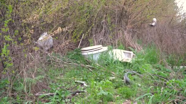 Two old toilets at the city dump. Huge garbage dump — Stock Video