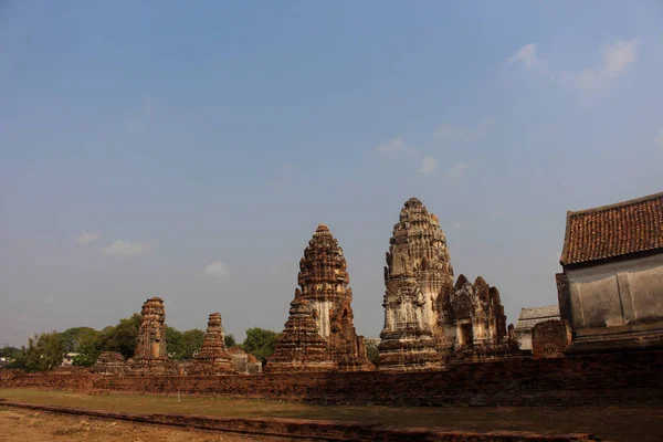 Historický park Thajsko Lopburi, starobylé budově, přehled ze všech oblastí. — Stock fotografie