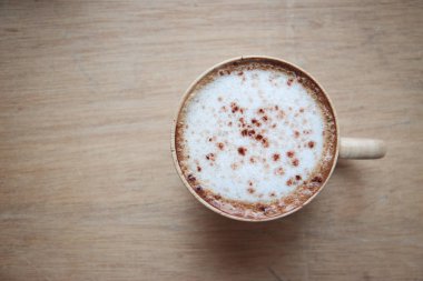 Kahve geç sanat seramik ve ahşap Kupası üzerinde ahşap arka plan için