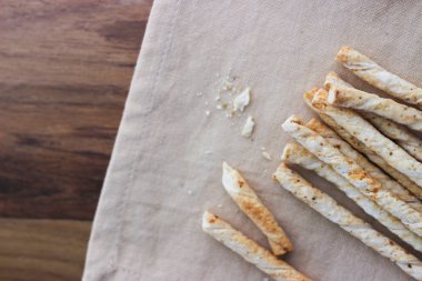 View.Close ekmek sopa yer Tekstil yere ahşap masa üzerinde kontör. Normalde boyutu kalem ama bazen büyük olan o zaman. Aslında bunlar 14 içinde oluşturulmuştur. Sopa daldırma.