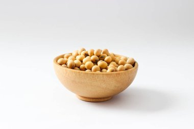 Sarı soya fasulyesi mini ahşap kase ayrı tut moduyla yığın kadar kapalı. 