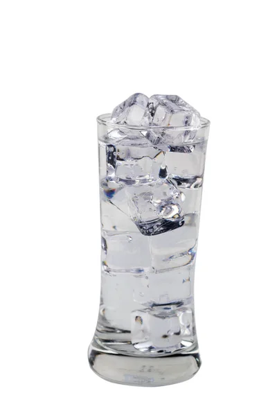 Soort Iced kubussen glas cup op wit en lege pure wat isoleren — Stockfoto
