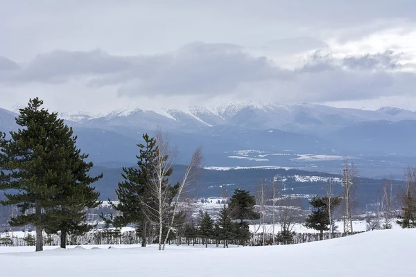 Bulgaristan 'ın Bansko kentindeki Pirin istasyonunda kış mevsimi