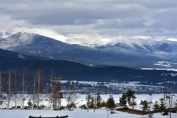 Bulgaristan 'ın Bansko kentindeki Pirin istasyonunda kış mevsimi
