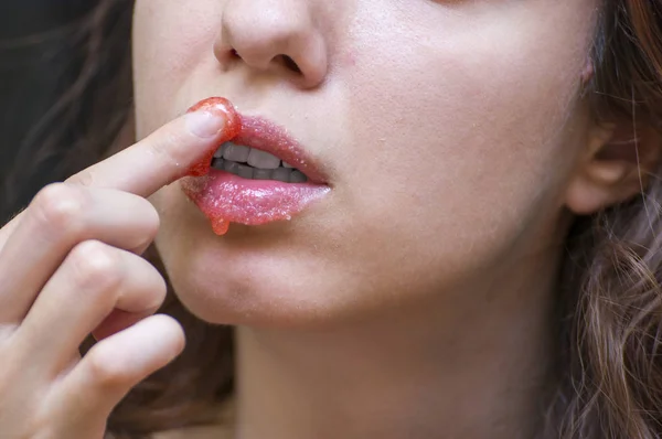 Aardbei Lip Scrub Gemaakt Thuis Lippen Scrubben — Stockfoto