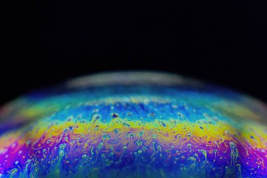 Patlamadan önce sabun köpüğündeki makro. 