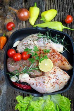 Çiğ tavuk baget ve çiğ tavuk göğsü 