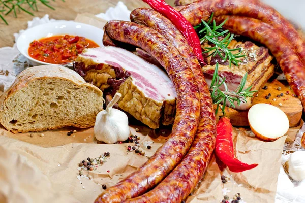 Alimenti biologici sani (carne) - carne di maiale essiccata e affumicata — Foto Stock