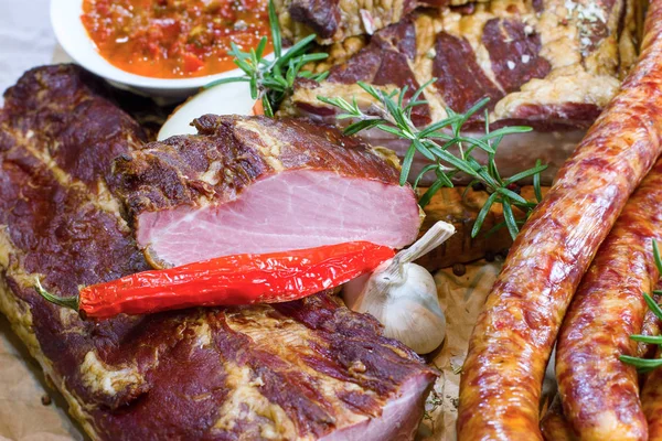 Carne secca e affumicata - pasto delizioso (per colazione o cena ) — Foto Stock