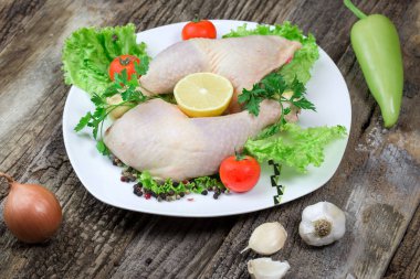 Çiğ tavuk drumsticks - lezzetli ve sağlıklı yemek hazırlama 