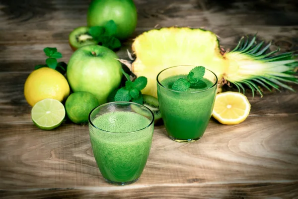 Grüner Smoothie, gesundes Getränk — Stockfoto