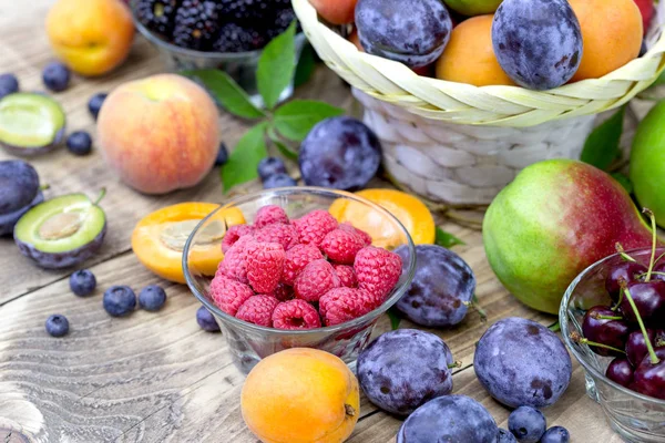 Fruta saludable de temporada en su dieta — Foto de Stock