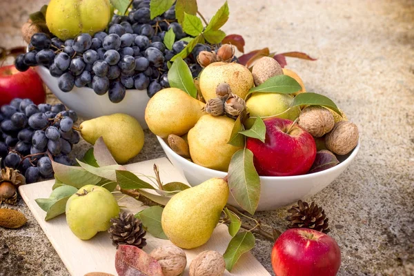 Doce e saboroso outono frutas orgânicas — Fotografia de Stock