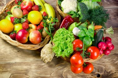 Sulu ve lezzetli organik meyve ve sebze sağlıklı diyet - sağlıklı beslenme sağlıklı gıda temsil edilir