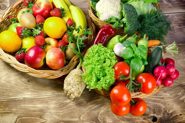 Välsmakande Och Saftig Ekologisk Frukt Och Grönsak Vår Hälsosam Kost — Stockfoto