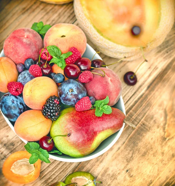 Gesunde Ernährung Gesunde Ernährung Frisches Bio Obst Auf Dem Tisch — Stockfoto