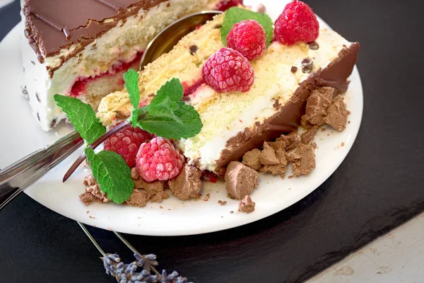 Delicioso Pastel Frambuesa Cremosa Pastel Frambuesa Con Chocolate Trufa — Foto de Stock